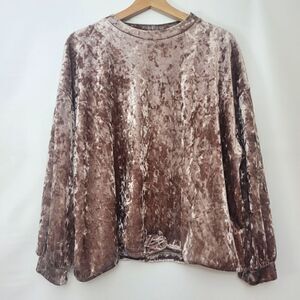 Adrianna
Papell Ice Rose Loose Fit Crushed Velvet Long Sleeve Top